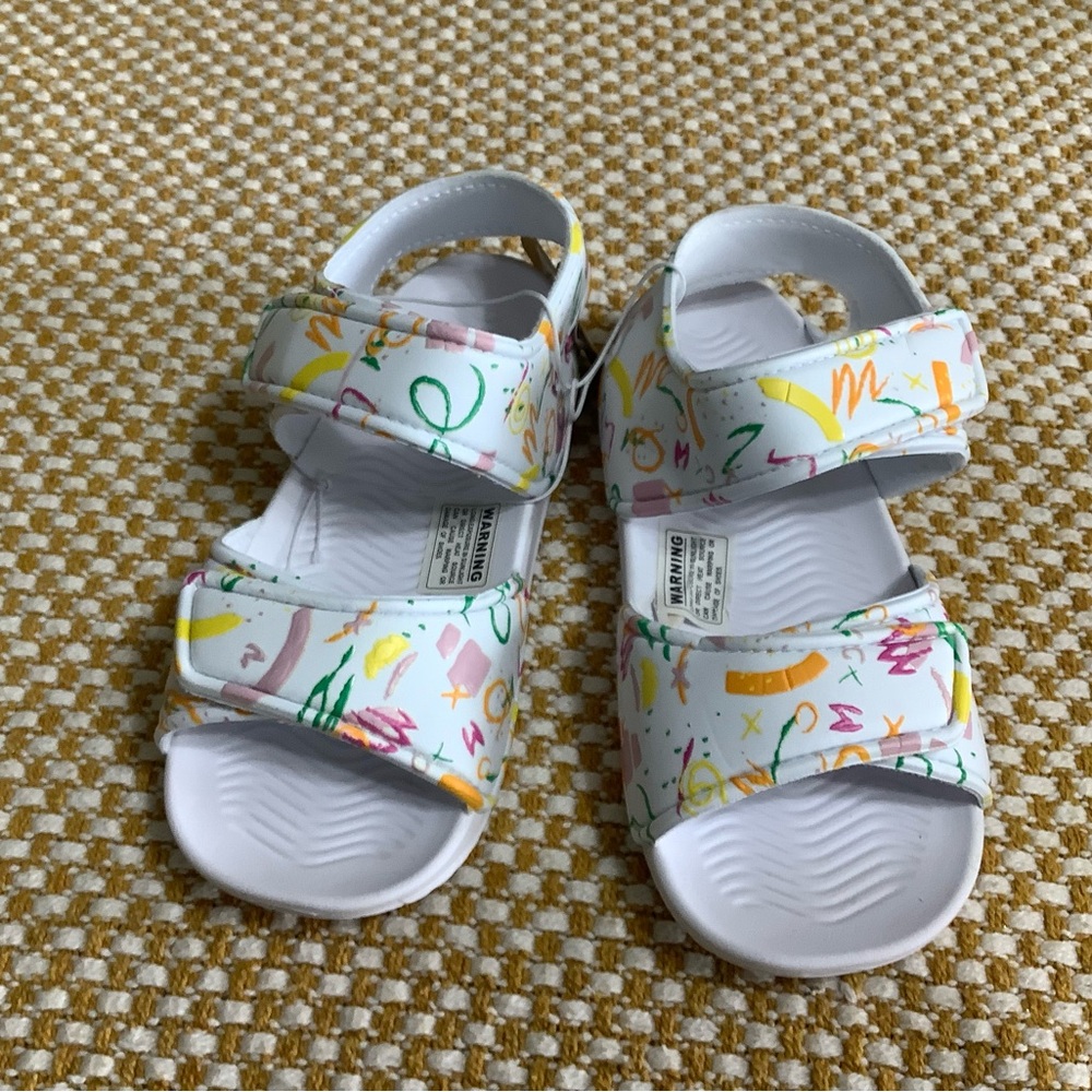 Girls water sandals hook and sandals  Sandals with Adjustable Straps size 12.